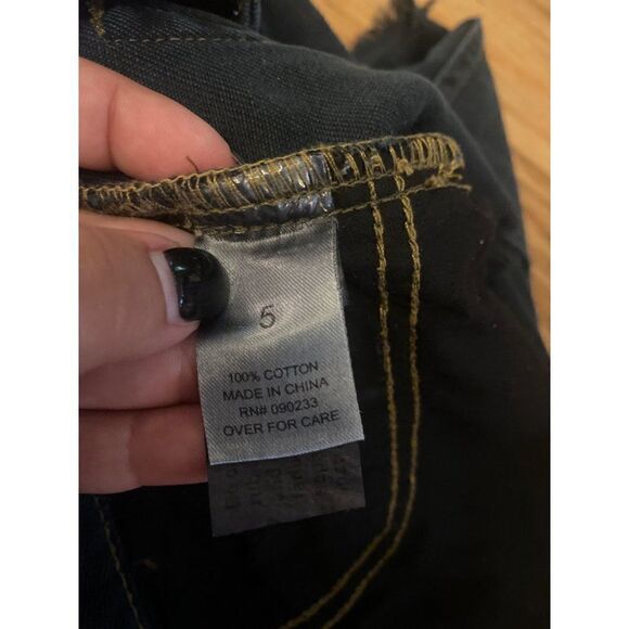 Gypsy Warrior, juniors dark distressed low rise shorties with frayed hem size 5 - Picture 8 of 8